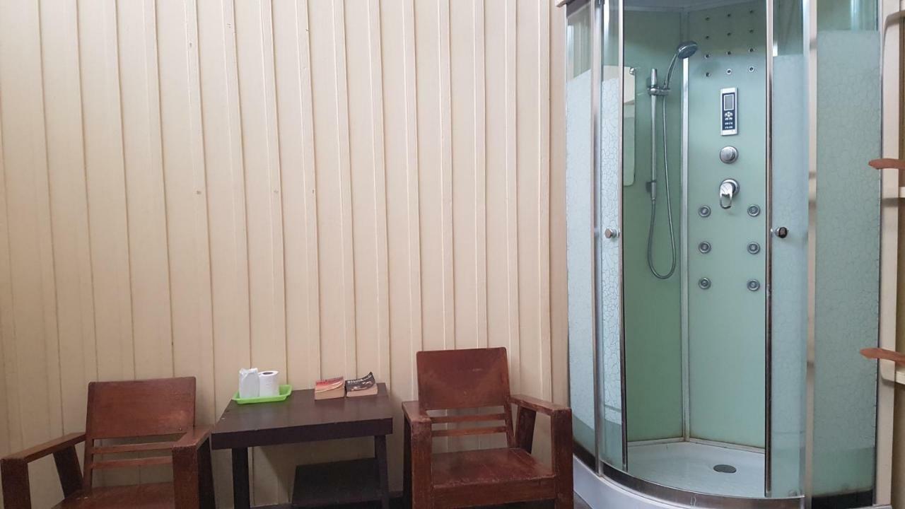 The Midtown Hotel And Cafe Trang Exteriör bild